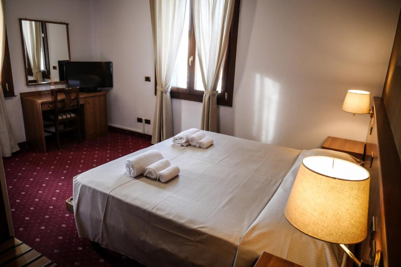 Villanova Hotel Сан Бонифацио Экстерьер фото